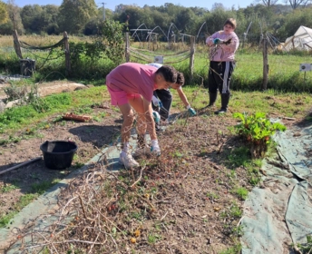 Les 3èmes Prépa-métiers à la découverte du sol vivant 05