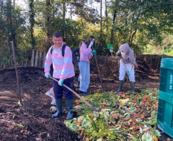Les 3èmes Prépa-métiers à la découverte du sol vivant 02