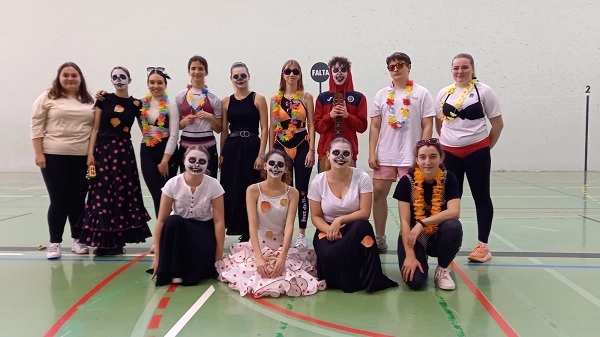 Les Terminales SAPAT après leur chorégraphie