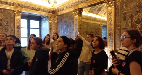 Les terminales pro et techno dans le salon dorée du sénat à Paris