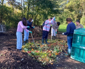 Les 3èmes Prépa-métiers à la découverte du sol vivant 01